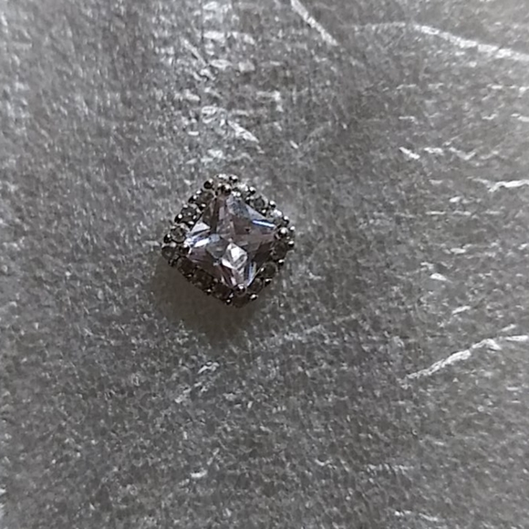 Earring - Picture 3 of 6